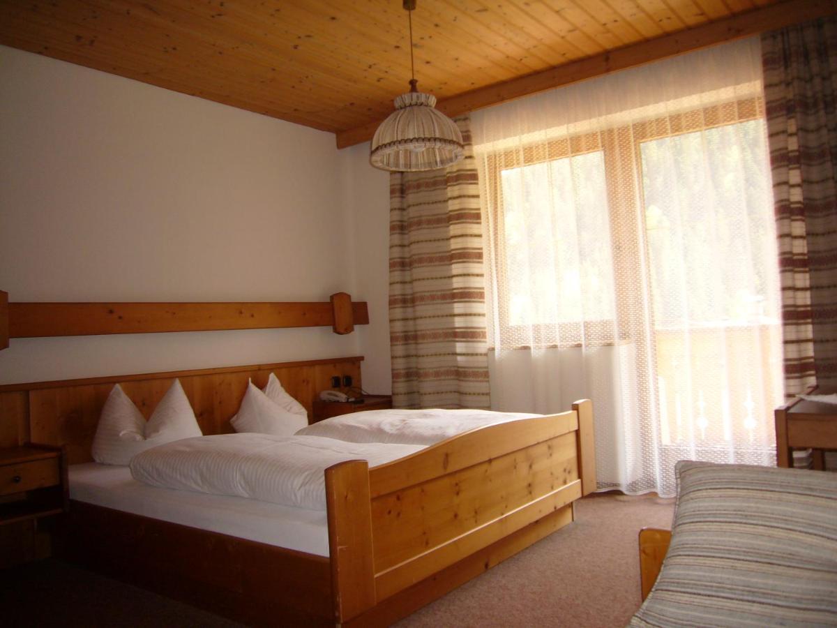 Gasthof Wacht Untertilliach Ruang foto