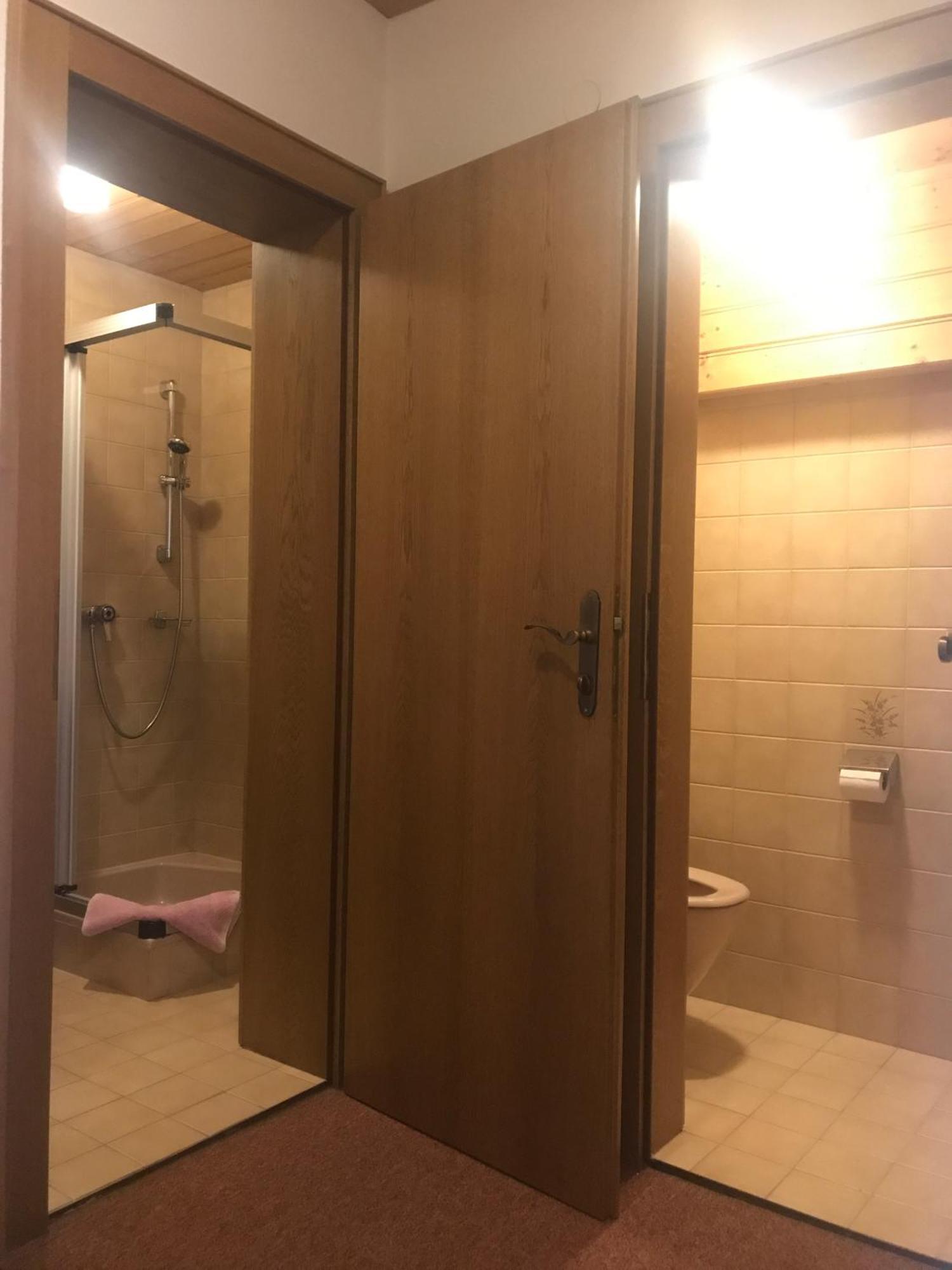 Gasthof Wacht Untertilliach Ruang foto