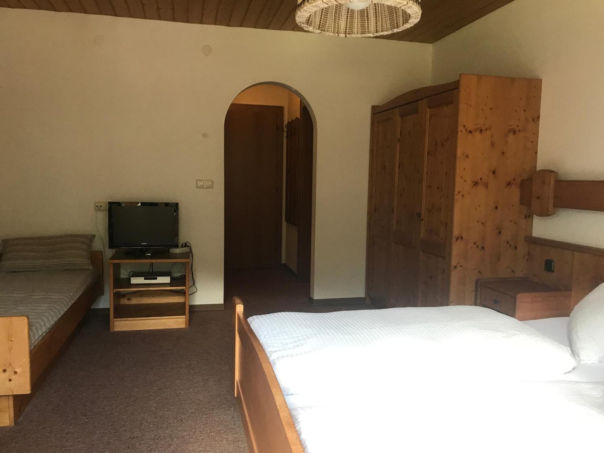 Gasthof Wacht Untertilliach Ruang foto