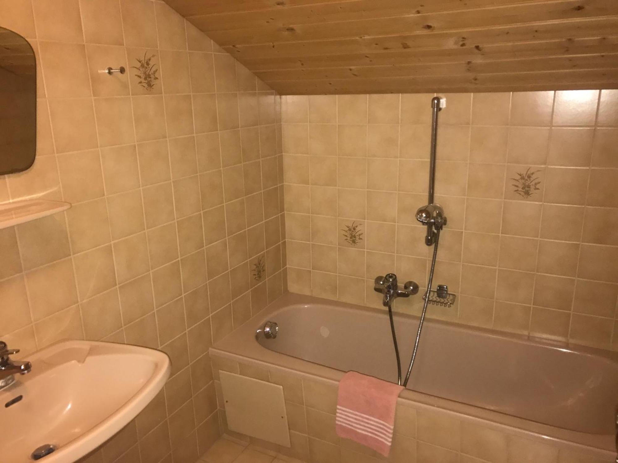 Gasthof Wacht Untertilliach Ruang foto