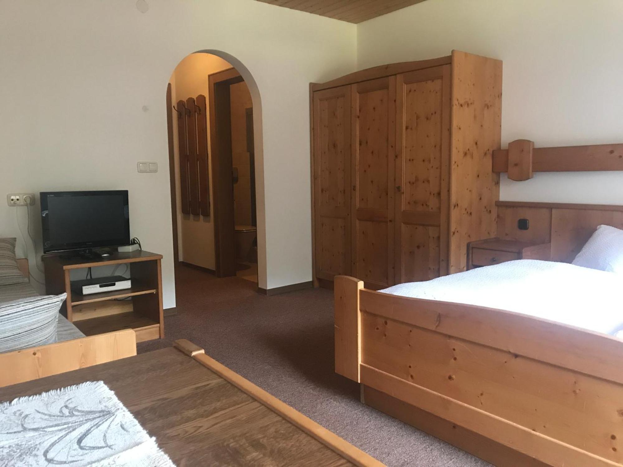 Gasthof Wacht Untertilliach Ruang foto