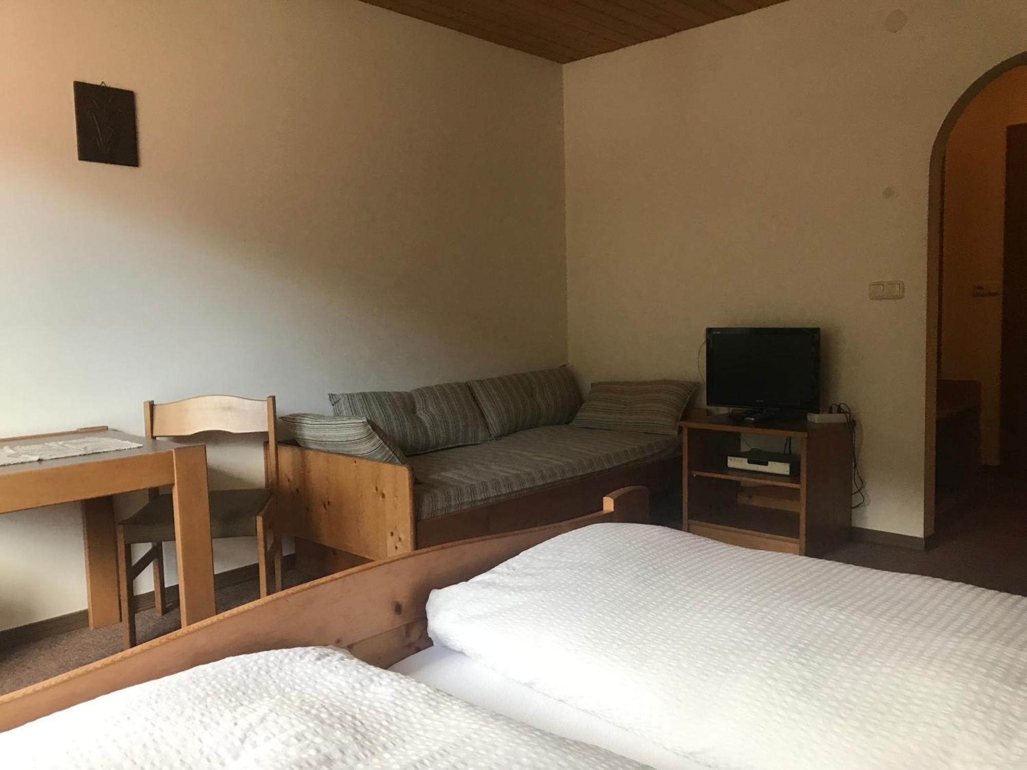 Gasthof Wacht Untertilliach Ruang foto