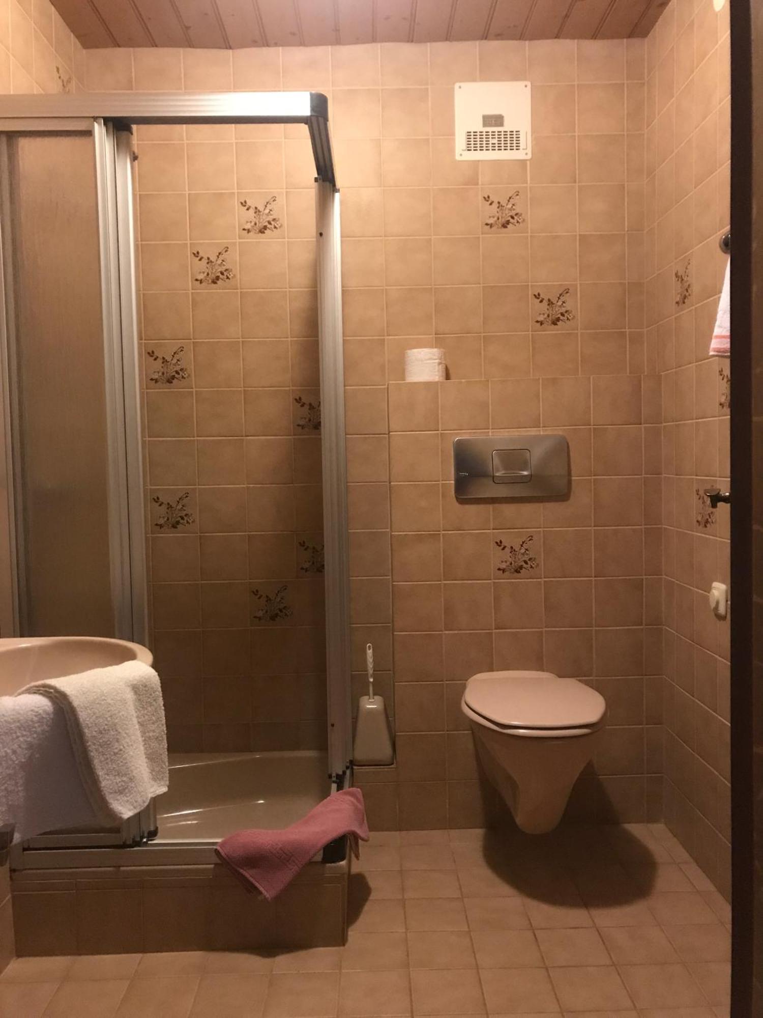 Gasthof Wacht Untertilliach Ruang foto