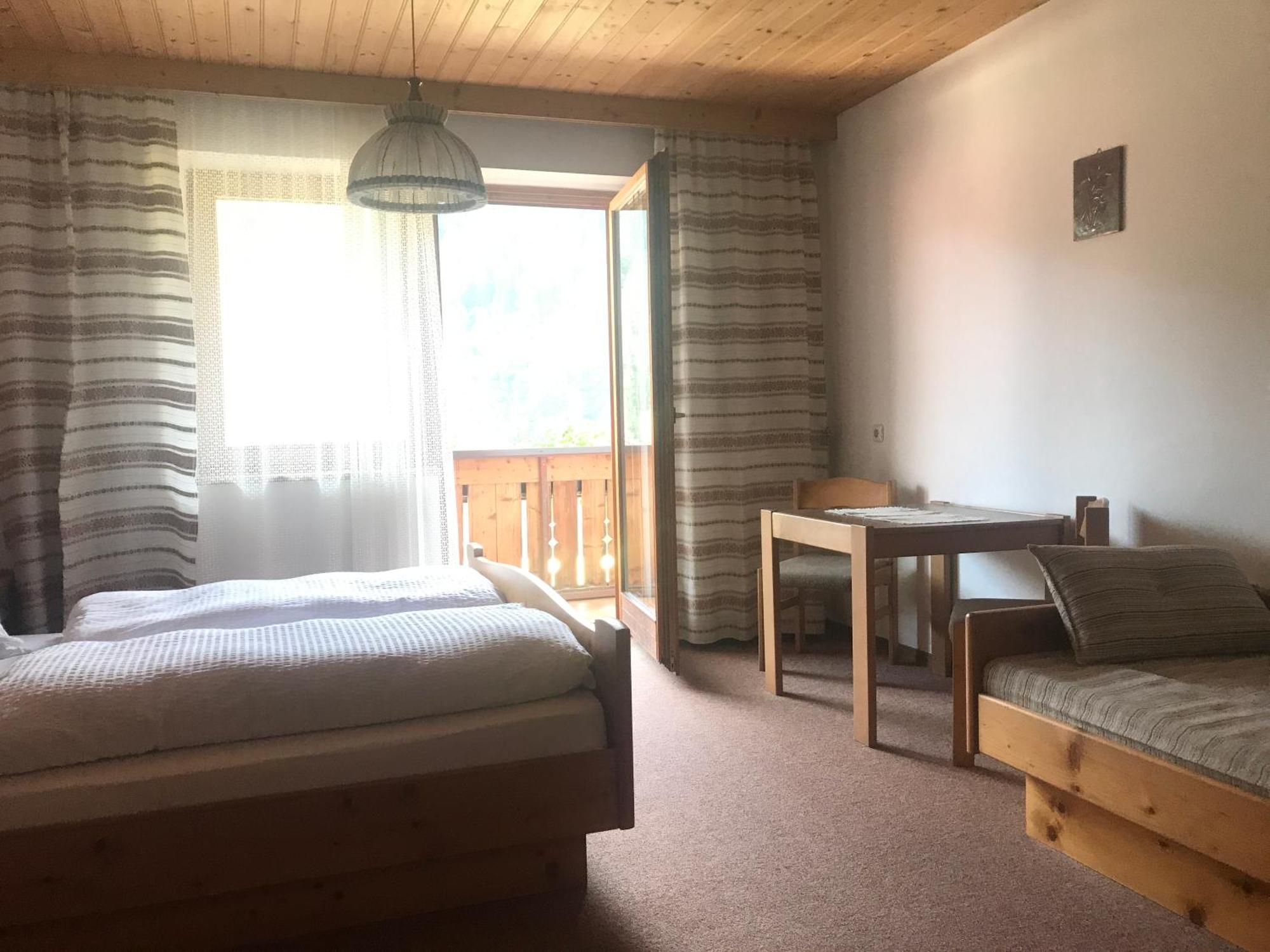 Gasthof Wacht Untertilliach Ruang foto