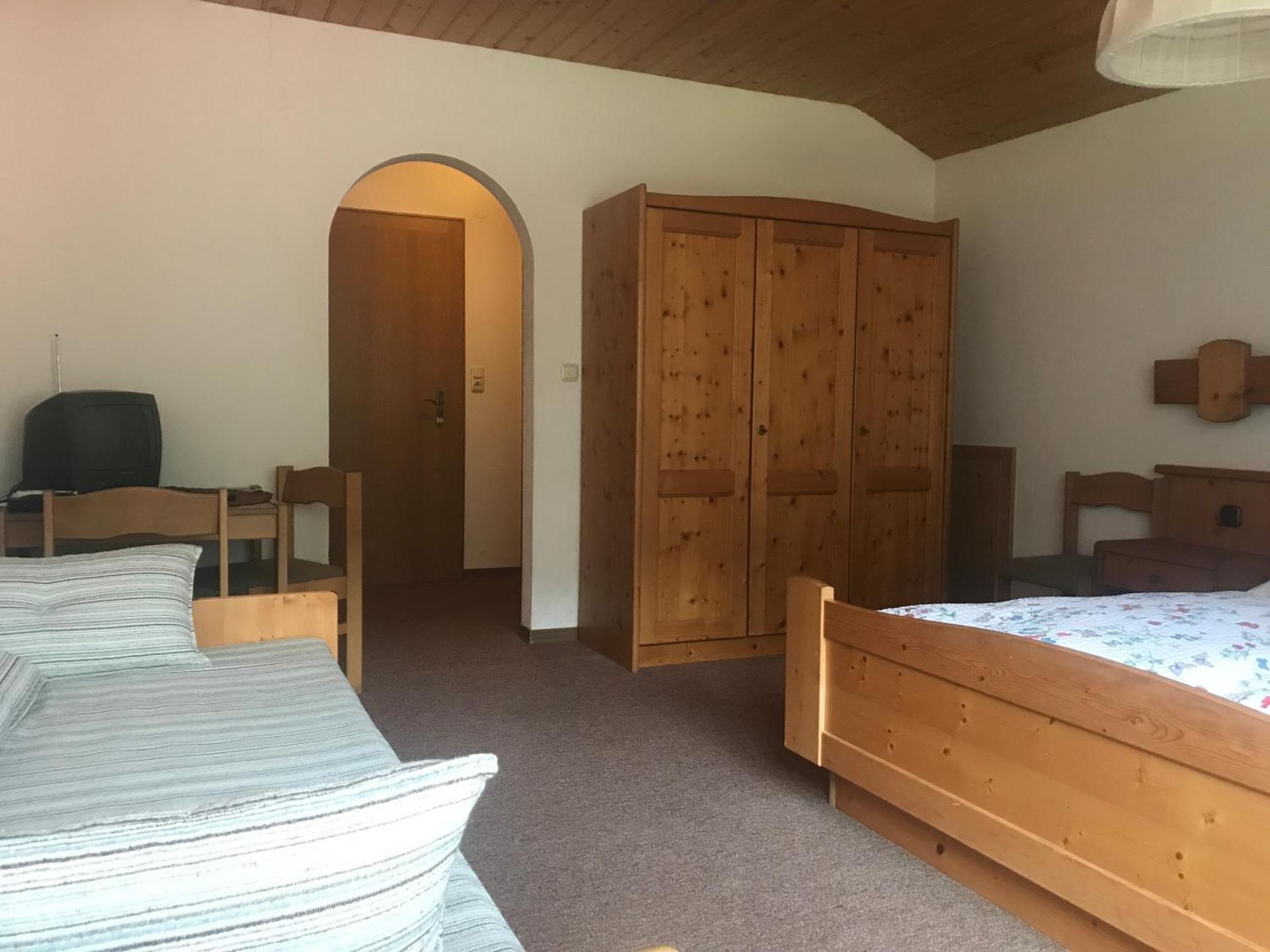 Gasthof Wacht Untertilliach Ruang foto