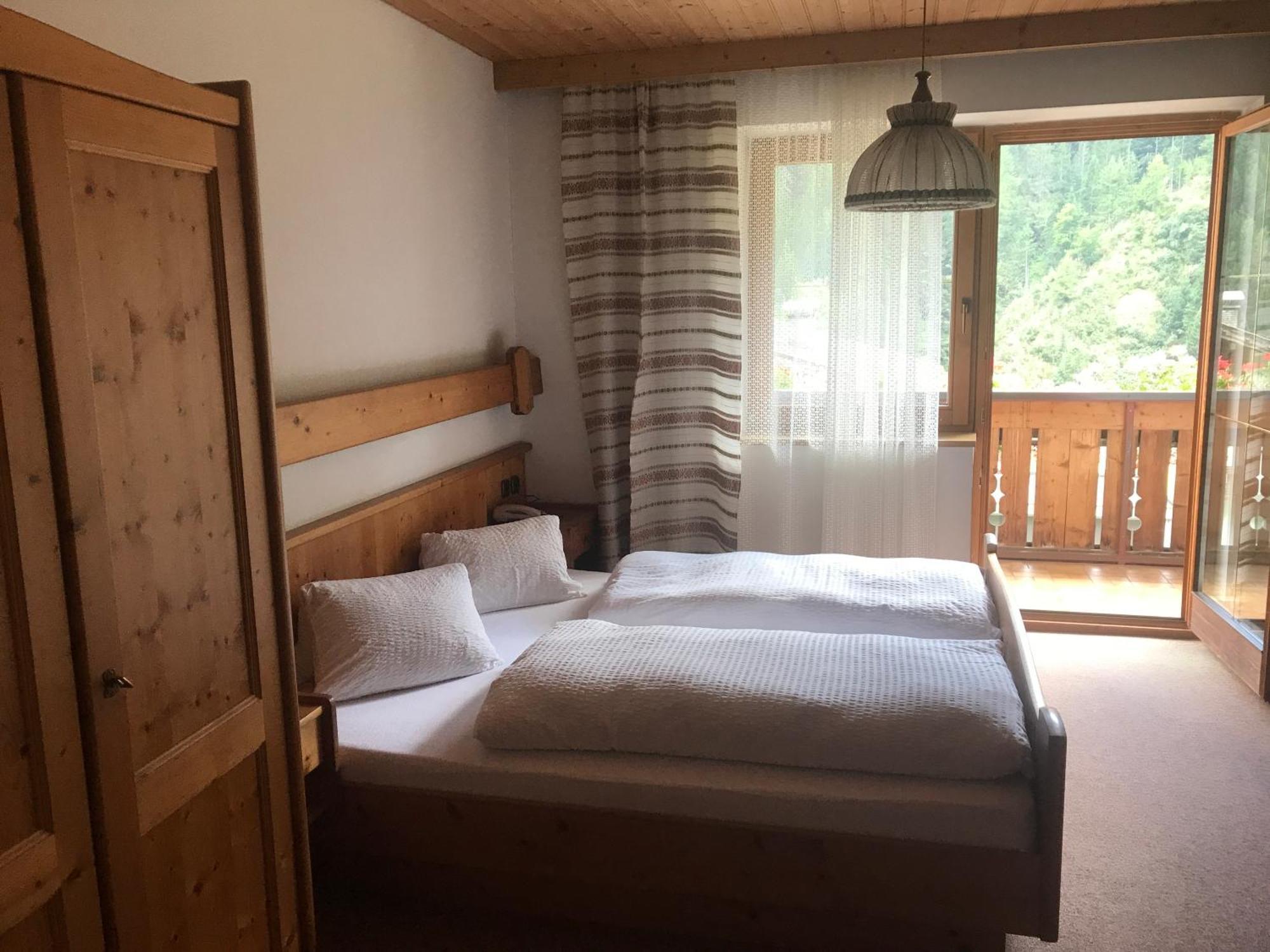 Gasthof Wacht Untertilliach Ruang foto